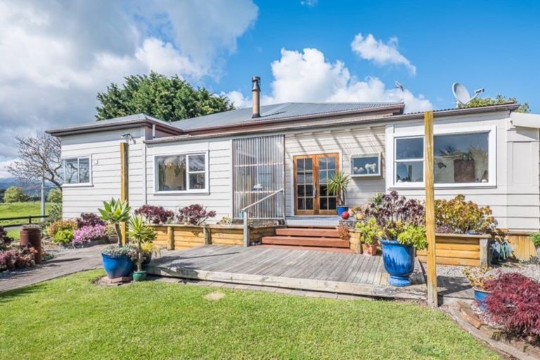 Photo of property in 131 Swamp Road, Te Horo, Otaki, 5581