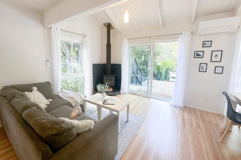 Photo of property in 4 Hiwihau Place, Glenfield, Auckland, 0629