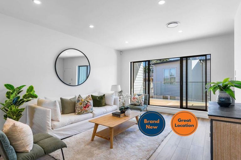 Photo of property in 121b Sycamore Drive, Sunnynook, Auckland, 0620