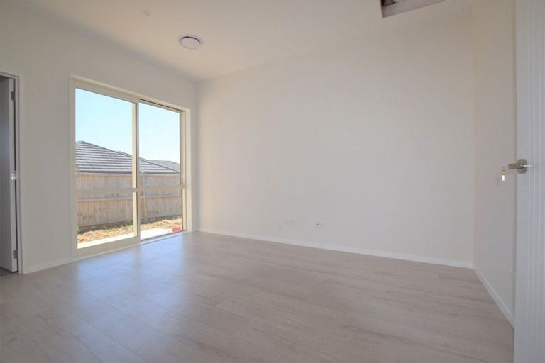 Photo of property in 36 Harbour Crest Drive, Waiuku, 2123