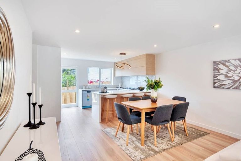 Photo of property in 68 Channel View Road, Campbells Bay, Auckland, 0630