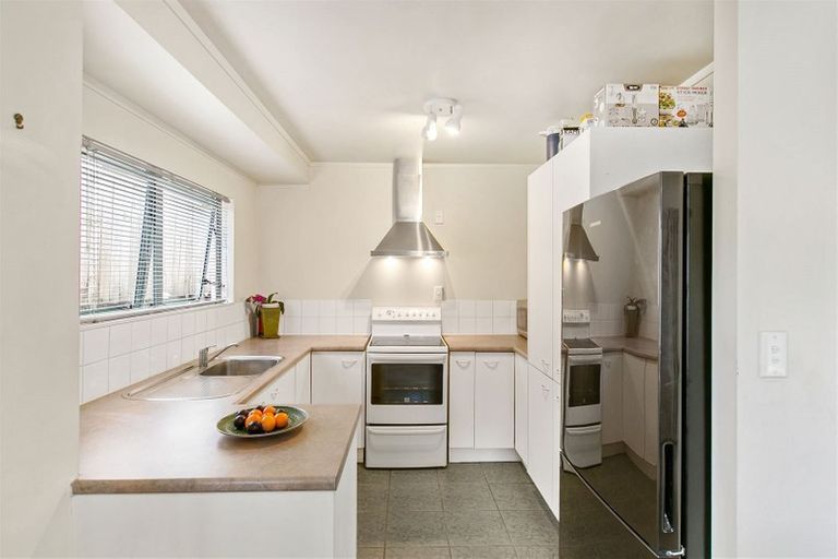 Photo of property in 3/14 Sungrove Rise, Sunnyvale, Auckland, 0612