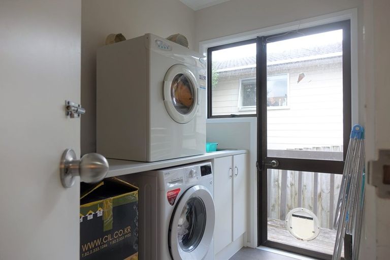 Photo of property in 242a East Coast Road, Forrest Hill, Auckland, 0620