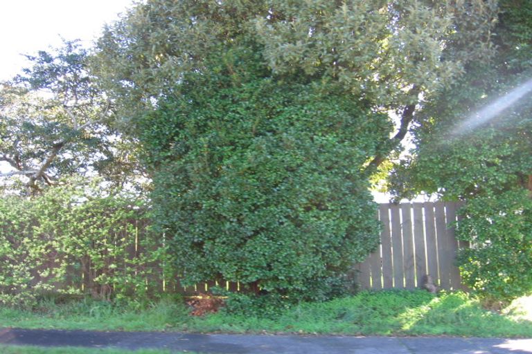 Photo of property in 1/76 Roberts Road, Te Atatu South, Auckland, 0610