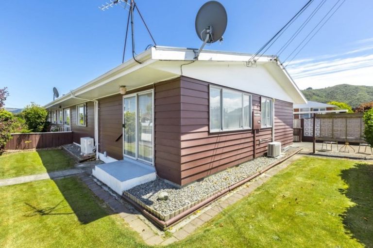 Photo of property in 67c Kowhai Avenue, Ebdentown, Upper Hutt, 5018