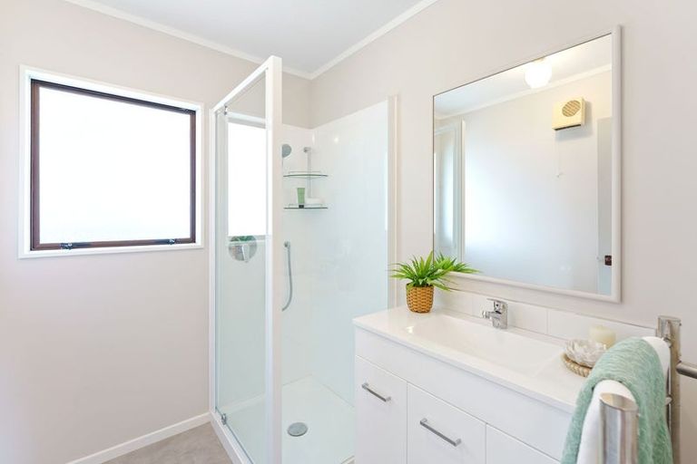 Photo of property in 15 Atarau Grove, Paraparaumu, 5032