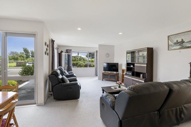 Photo of property in 60a Te Rauparaha Street, Otaki, 5512