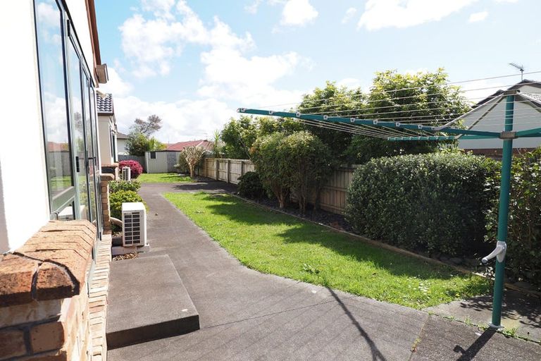 Photo of property in 9 Graven Court, Henderson, Auckland, 0612