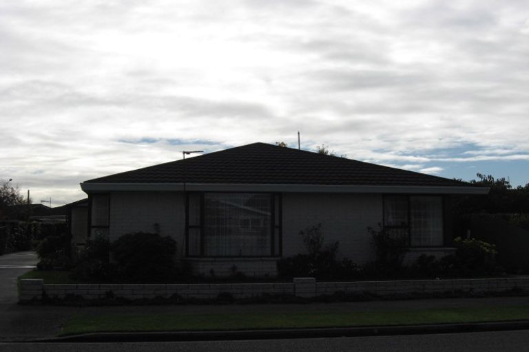 Photo of property in 2/154 Sawyers Arms Road, Northcote, Christchurch, 8052