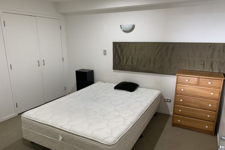 Photo of property in Alpha Apartments, 702/17 Vogel Lane, Auckland Central, Auckland, 1010
