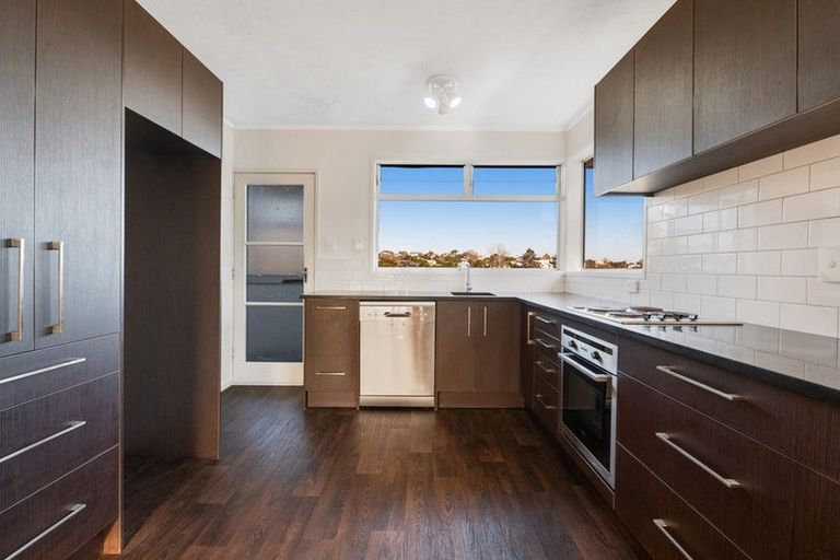 Photo of property in 2/941 Whangaparaoa Road, Manly, Whangaparaoa, 0930