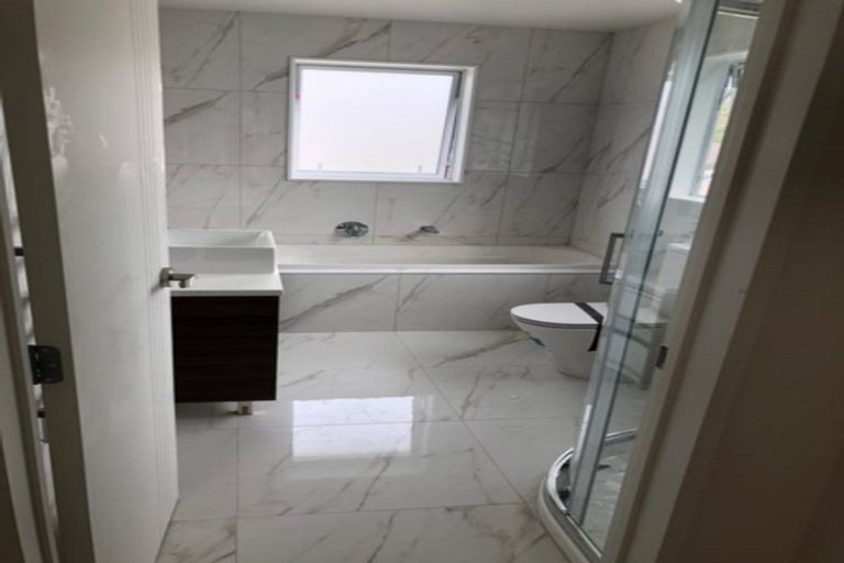 Photo of property in 31 Devonshire Road, Unsworth Heights, Auckland, 0632