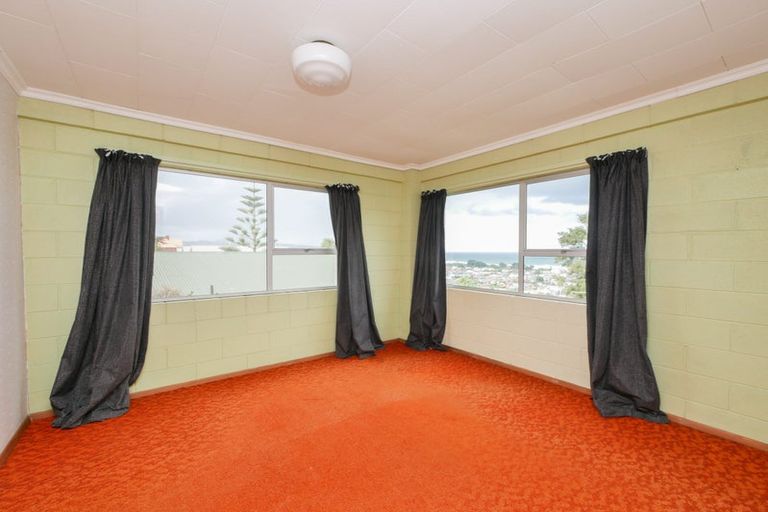 Photo of property in 4 Winston Place, Kew, Dunedin, 9012