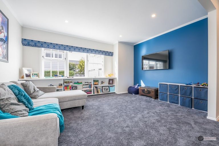 Photo of property in 24 Wai-iti Crescent, Woburn, Lower Hutt, 5010