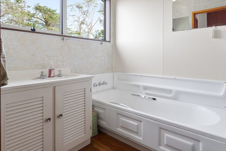 Photo of property in 1 Domain Road, Kawakawa, 0210