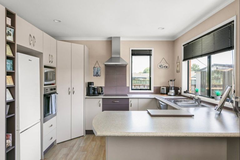 Photo of property in 24 Leon Street, Riverdale, Gisborne, 4010