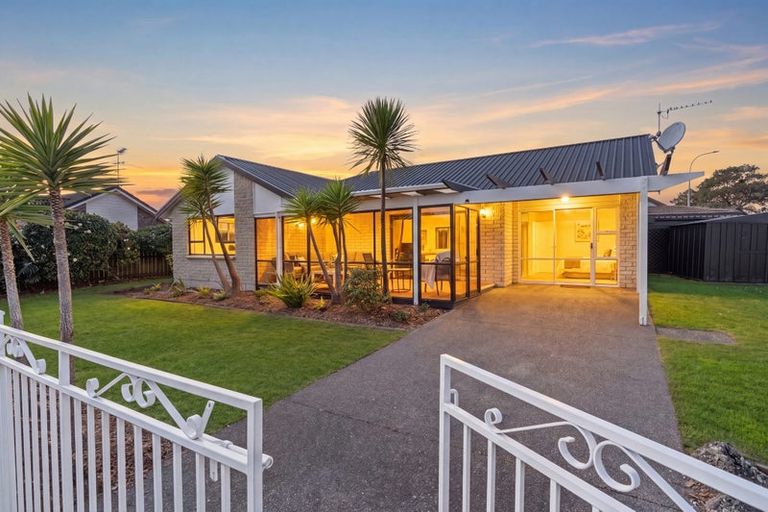 Photo of property in 2/99 Riverside Road, Orewa, 0931