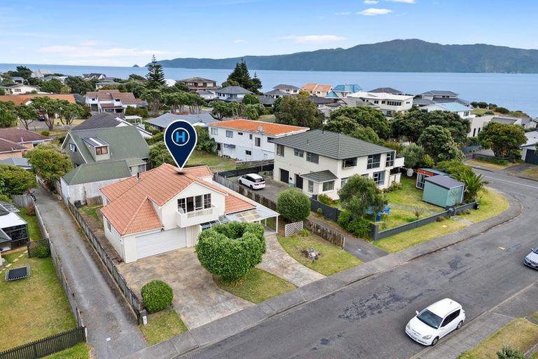 Photo of property in 17 Watson Drive, Paraparaumu Beach, Paraparaumu, 5032
