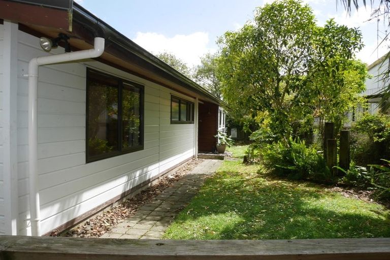 Photo of property in 1a Karaka Grove, Waikanae, 5036