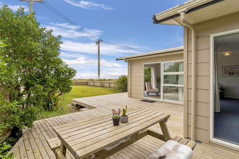Photo of property in 2 Karaka Street, Otaki Beach, Otaki, 5512