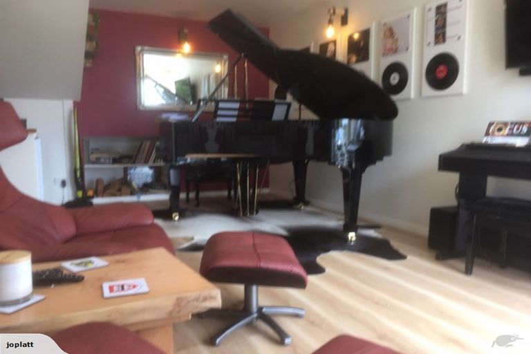 Photo of property in 31 Squirrel Lane, Browns Bay, Auckland, 0630