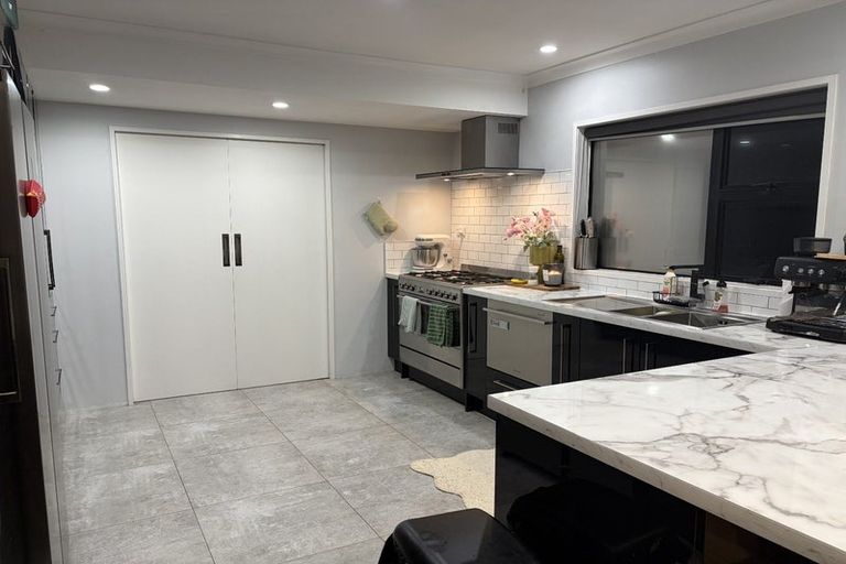 Photo of property in 46a Edgecombe Street, Newlands, Wellington, 6037