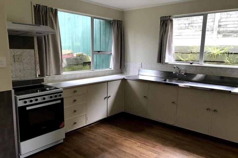 Photo of property in 89b Stewart Drive, Newlands, Wellington, 6037