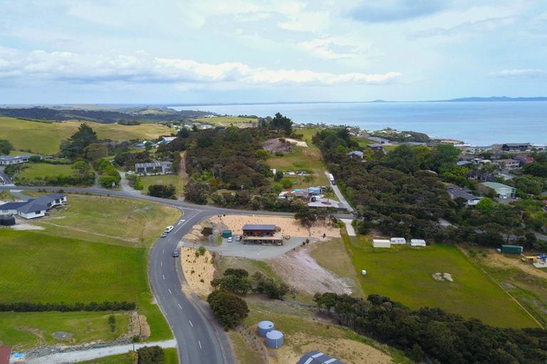 Photo of property in 1 Pekama Drive, Cable Bay, 0420