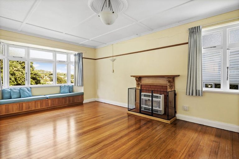 Photo of property in 44 Tio Tio Road, Miramar, Wellington, 6022