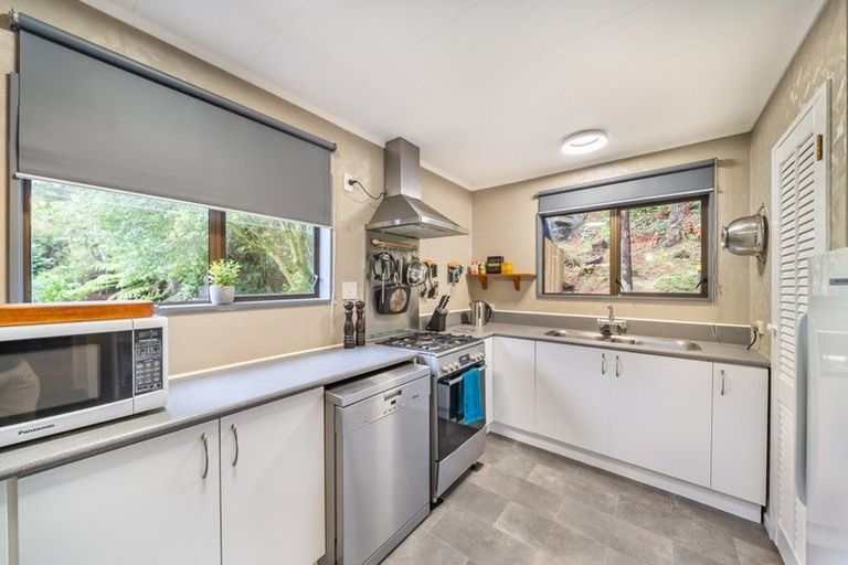 Photo of property in 32 Elmslie Road, Pinehaven, Upper Hutt, 5019