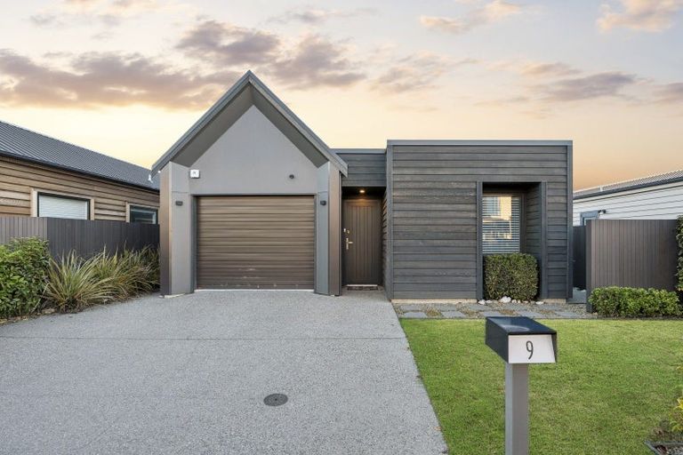 Photo of property in 9 Mount Creighton Crescent, Wanaka, 9305