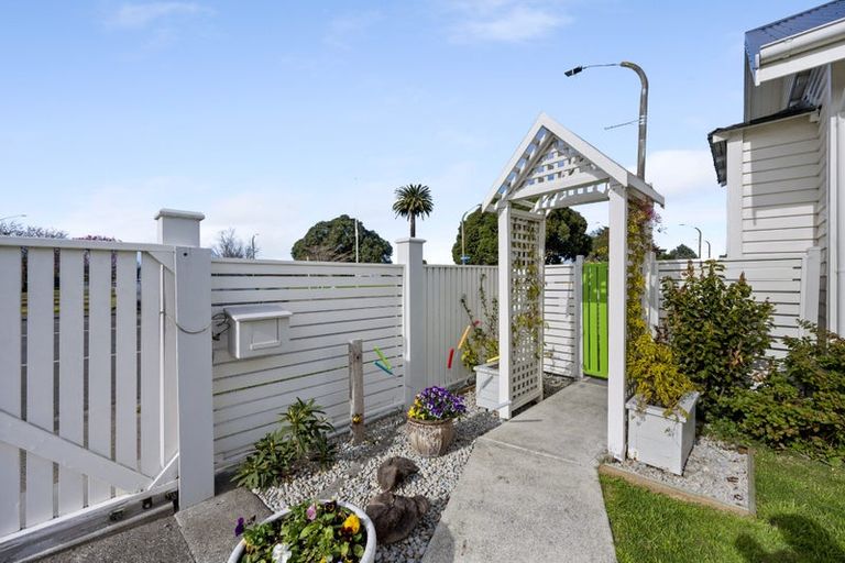 Photo of property in 6 Avondale Road, Taradale, Napier, 4112