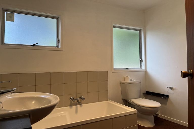 Photo of property in 20 Santiago Crescent, Unsworth Heights, Auckland, 0632