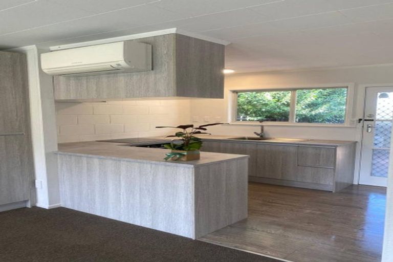 Photo of property in 5a Mckenzie Road, Mangere Bridge, Auckland, 2022