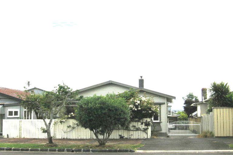 Photo of property in 16 Hawea Road, Point Chevalier, Auckland, 1022