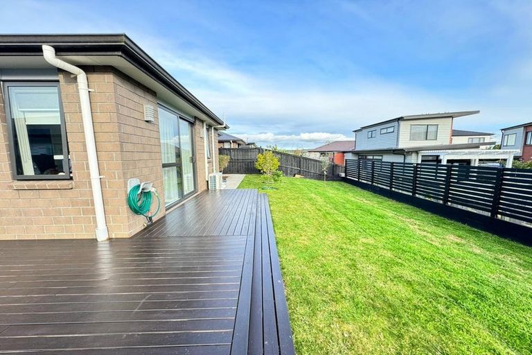 Photo of property in 8 Pakaraka Drive, Papakura, 2110