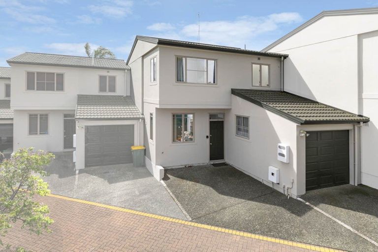 Photo of property in 1/6 Nimstedt Avenue, Oteha, Auckland, 0632