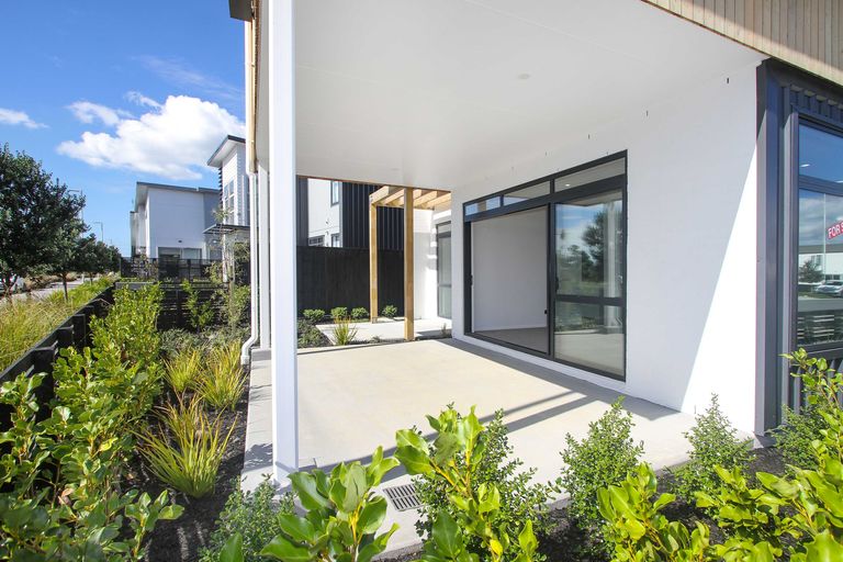 Photo of property in 37 Wallace Road, Hobsonville, Auckland, 0616