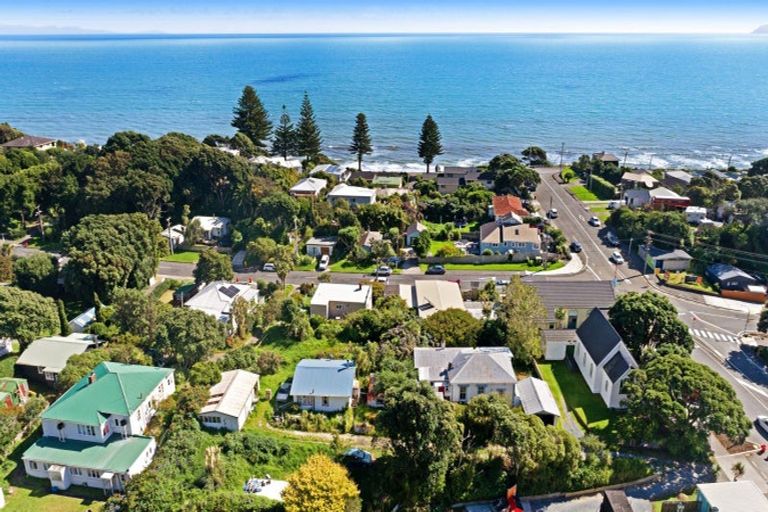 Photo of property in 17 Beach Road, Paekakariki, 5034
