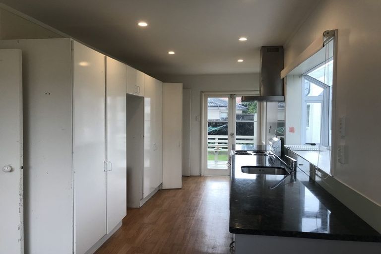 Photo of property in 1/4 Shakespeare Road, Milford, Auckland, 0620