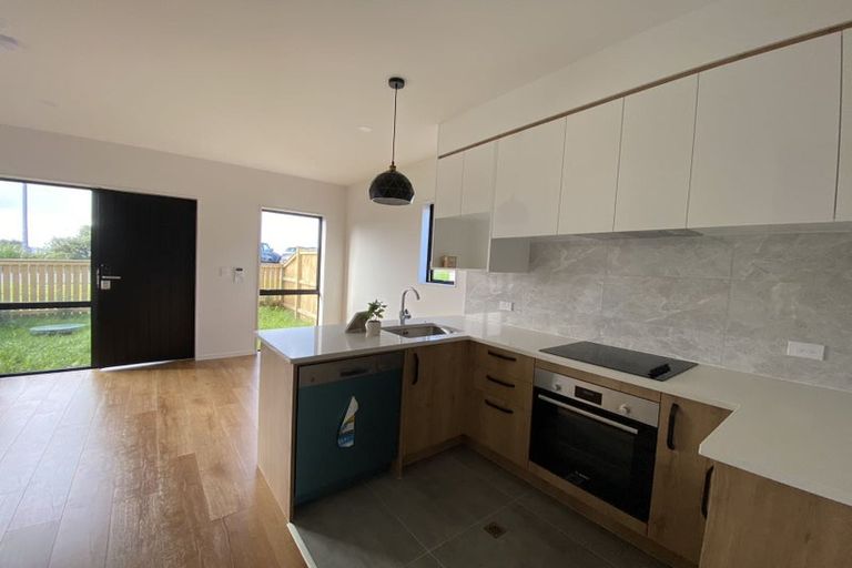 Photo of property in 2/9 Schnapper Rock Road, Greenhithe, Auckland, 0632