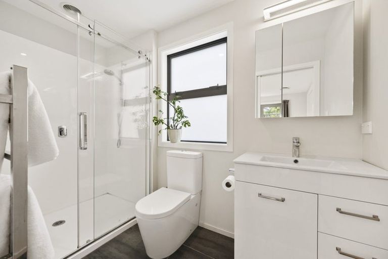 Photo of property in 208a Queens Drive, Lyall Bay, Wellington, 6022