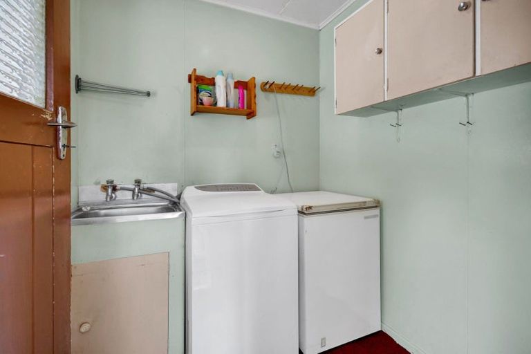 Photo of property in 6 Graham Street, Eltham, 4322