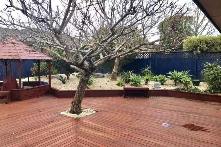 Photo of property in 7 Kallaroo Place, Botany Downs, Auckland, 2010