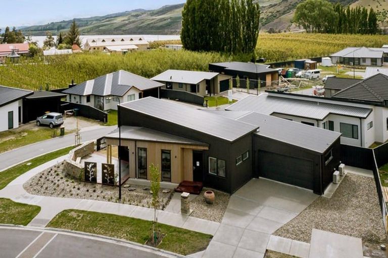 Photo of property in 11 Searle Drive, Cromwell, 9310