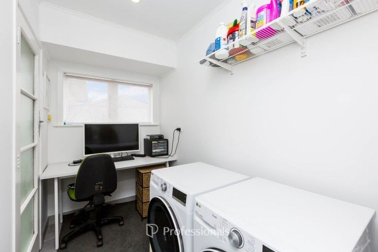 Photo of property in 35 Whirinaki Crescent, Heretaunga, Upper Hutt, 5018