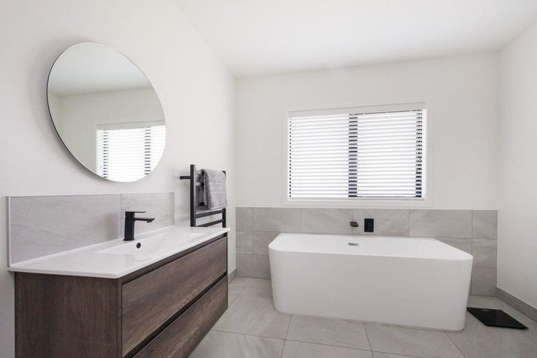 Photo of property in 2 Mataki Lane, Halcombe, 4779