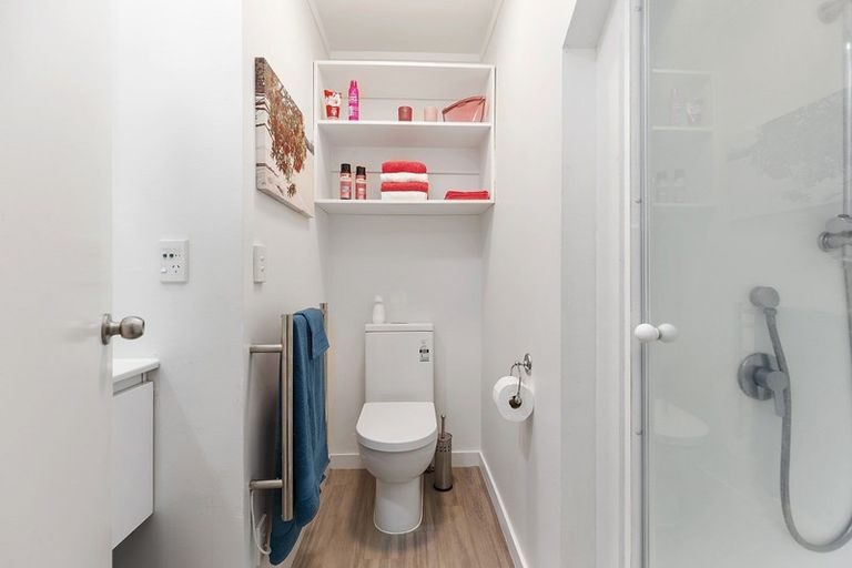 Photo of property in 2/14c Glenmore Street, Thorndon, Wellington, 6011