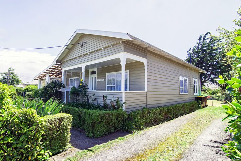 Photo of property in 18 Victoria Street, Carterton, 5713
