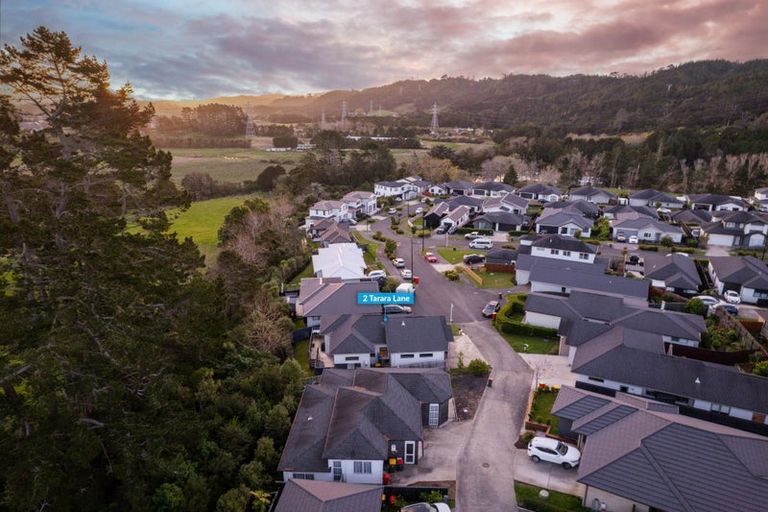Photo of property in 2 Tarara Lane, Kumeu, 0810
